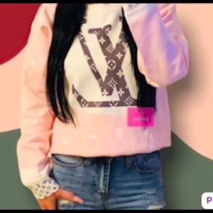 Pullover l V W/ logo designs on the sleeves & Front of Sweatshirt ❌❌PRICE FIRM❌